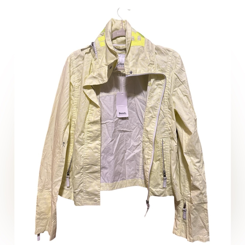 Women Bench Wind Breaker